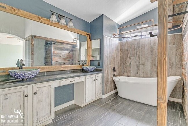 Building Photo - Luxurious 4Bdm 2.5Ba Home with Expansive Backyard in Mesa