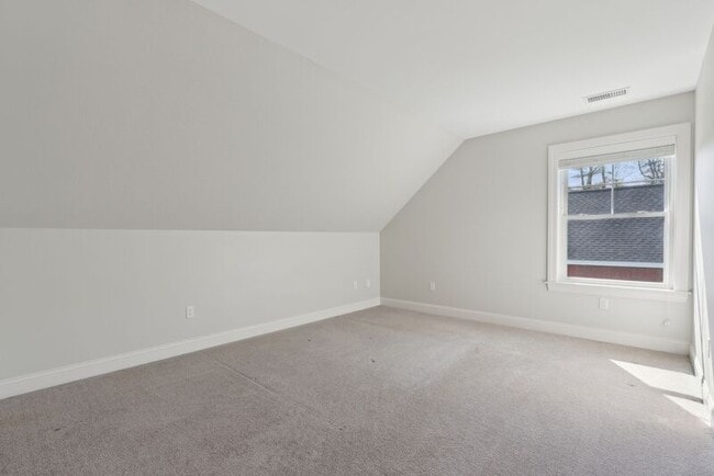 Building Photo - 2 Lodge Dr