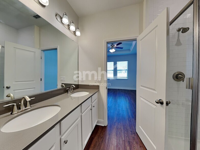 Building Photo - 805 Heavenly Dr