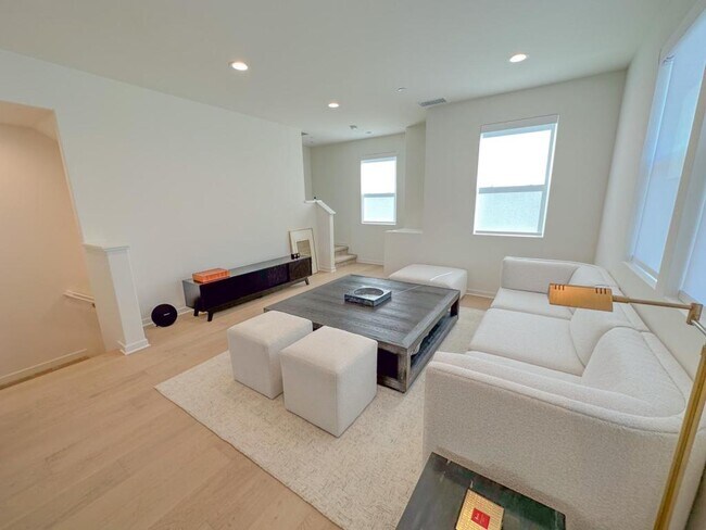 Building Photo - 49 Sanctuary Ln