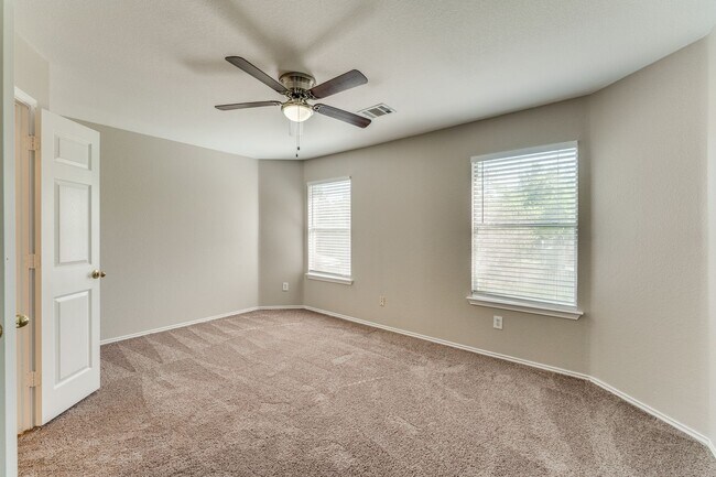 Building Photo - Recently updated home in Pflugerville