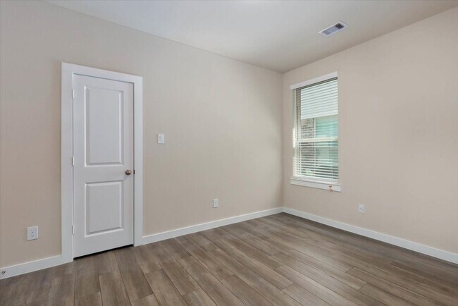 Building Photo - 5063 Hazel Orch Dr