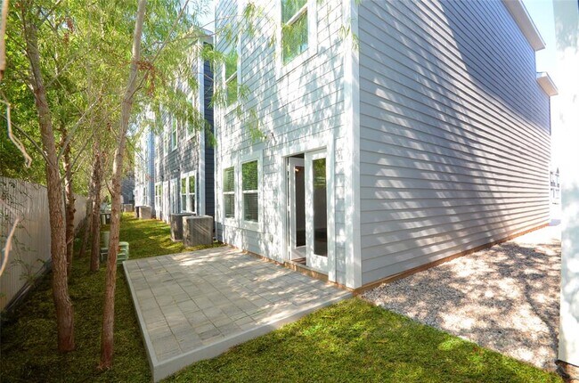 Building Photo - 18825 Luminescent Ln
