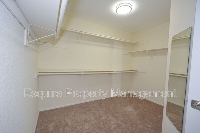 Building Photo - 1906 Kensington Ln