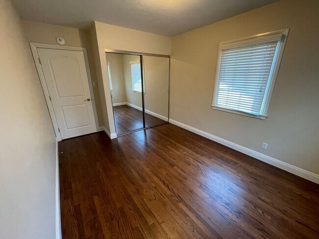 Building Photo - 71 Suffolk Ave