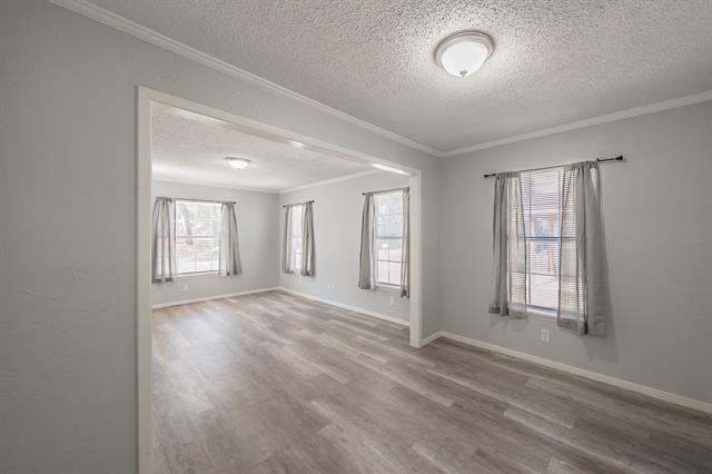 Building Photo - 1009 S Waco St