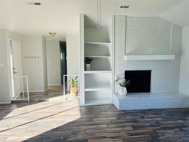 Building Photo - 13114 Benford Dr