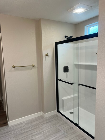 Building Photo - 8474 Golden Ridge Rd