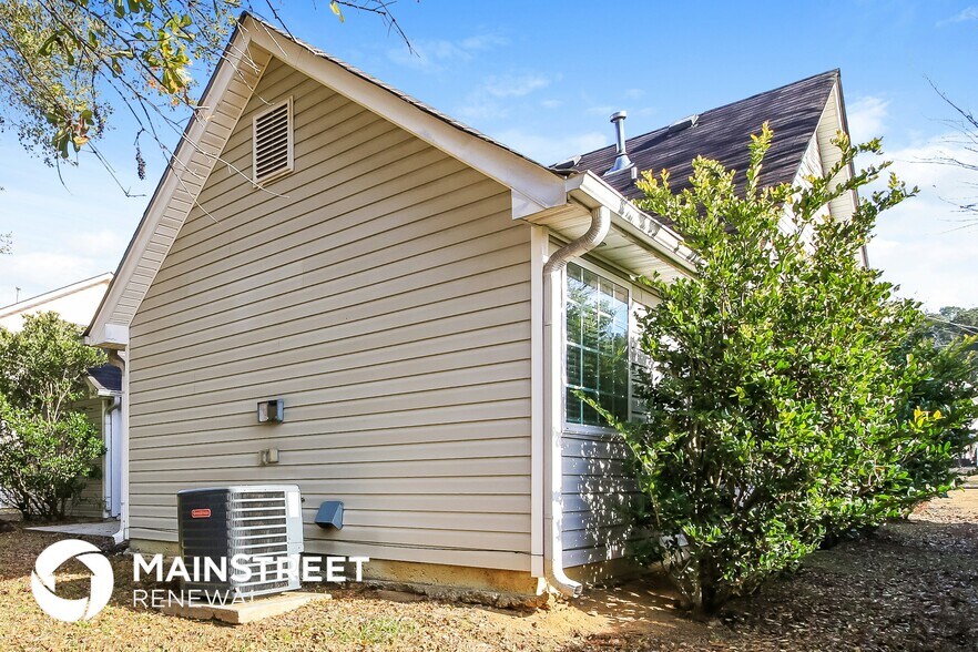 Building Photo - 1628 Marceau Dr