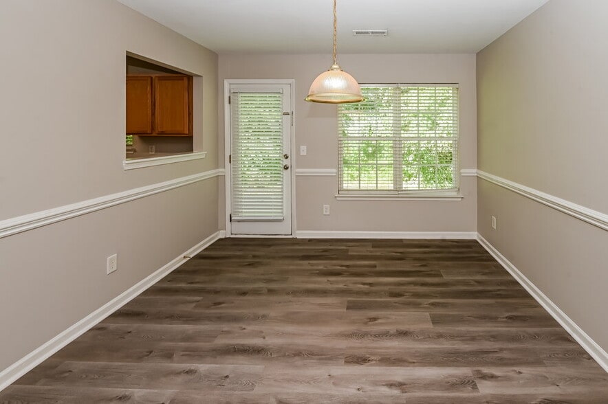 Building Photo - 1554 Kindred Cir NW