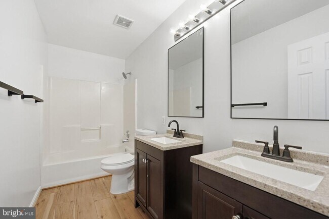 Building Photo - 11 St Marks Ct