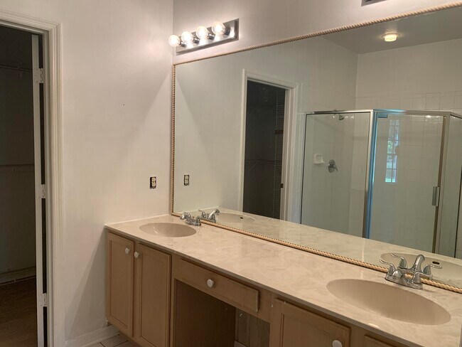Building Photo - 1657 SW Harbour Isles Cir