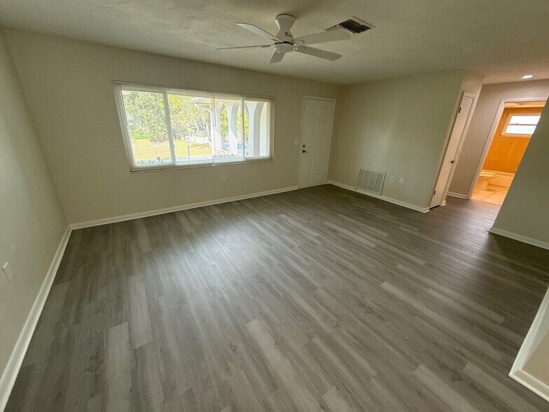 Building Photo - 227 S Lee St