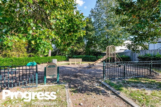 Building Photo - 504 Woodchase Green Dr