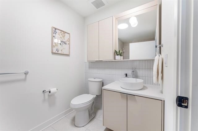 Building Photo - 857 Communipaw Ave