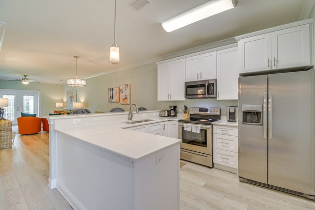 Building Photo - 13941 Del Rio Dr