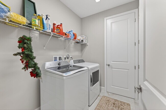 Building Photo - 12447 SW Blue Mangrove Pkwy