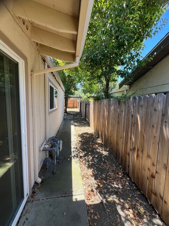 Building Photo - Cowell 4808-4810