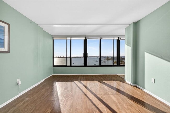 Building Photo - 770 S Palm Ave