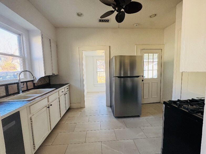 Building Photo - 1735 NW 12th St