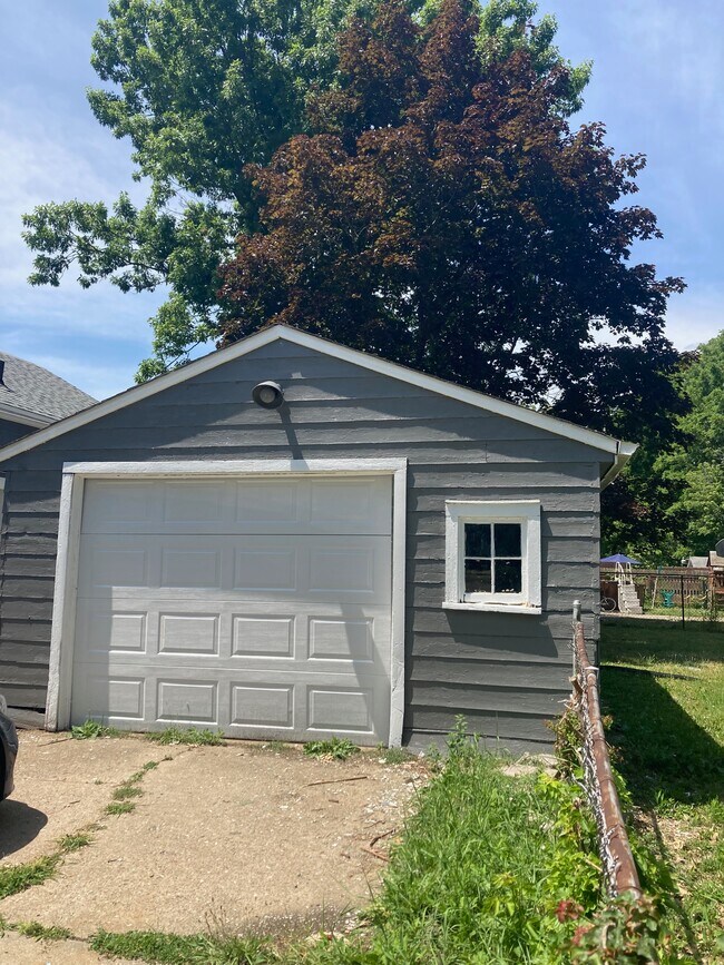 Building Photo - 1061 Stroman Ave