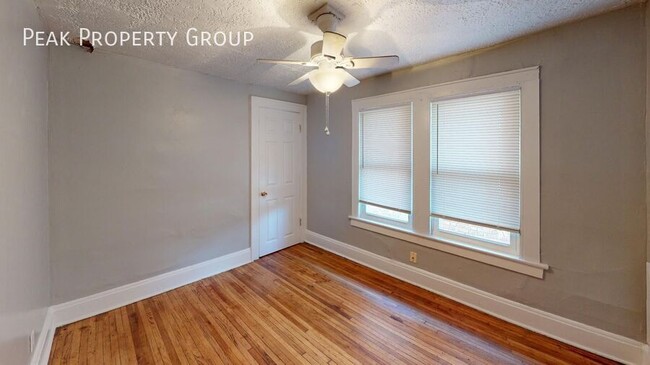 Building Photo - Available Now! Located in Weinland Park, j...