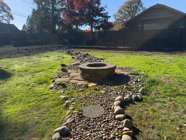 Building Photo - WINTER SPECIAL - Charming 2 Bed 1 Bath Home on Fenced Corner Lot in South Salem