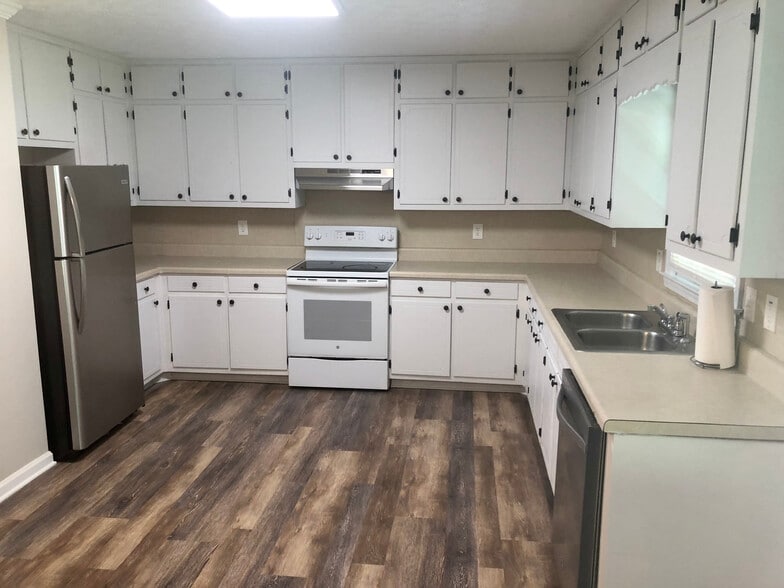 Building Photo - 2376 Rosedale Rd