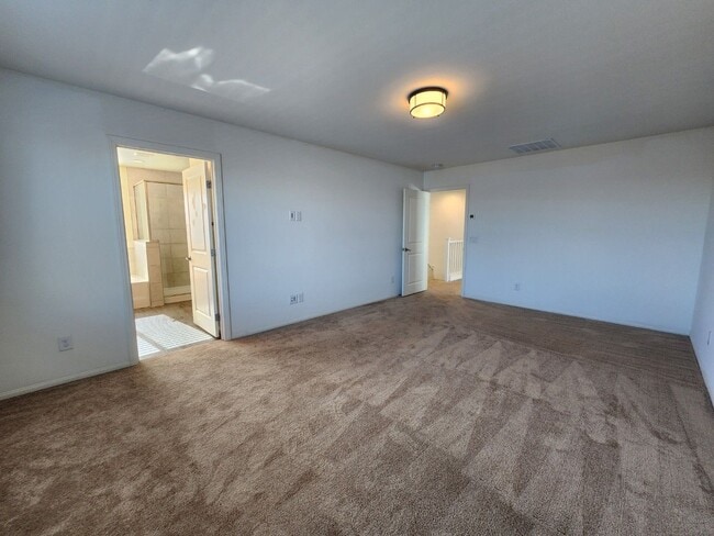 Building Photo - Spring Valley close to Restaurants and Shopping