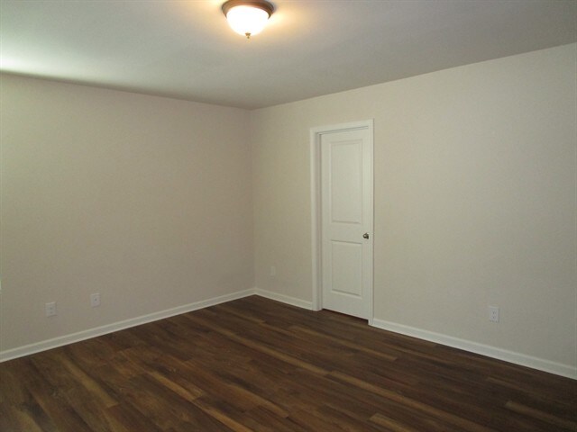 Building Photo - 223 Maxton Ave