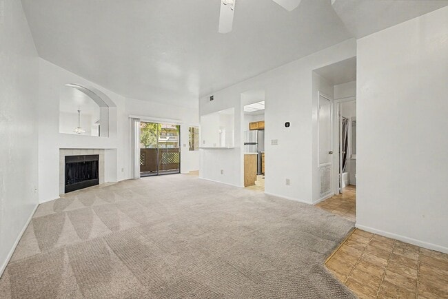 Building Photo - 930 N Mesa Dr