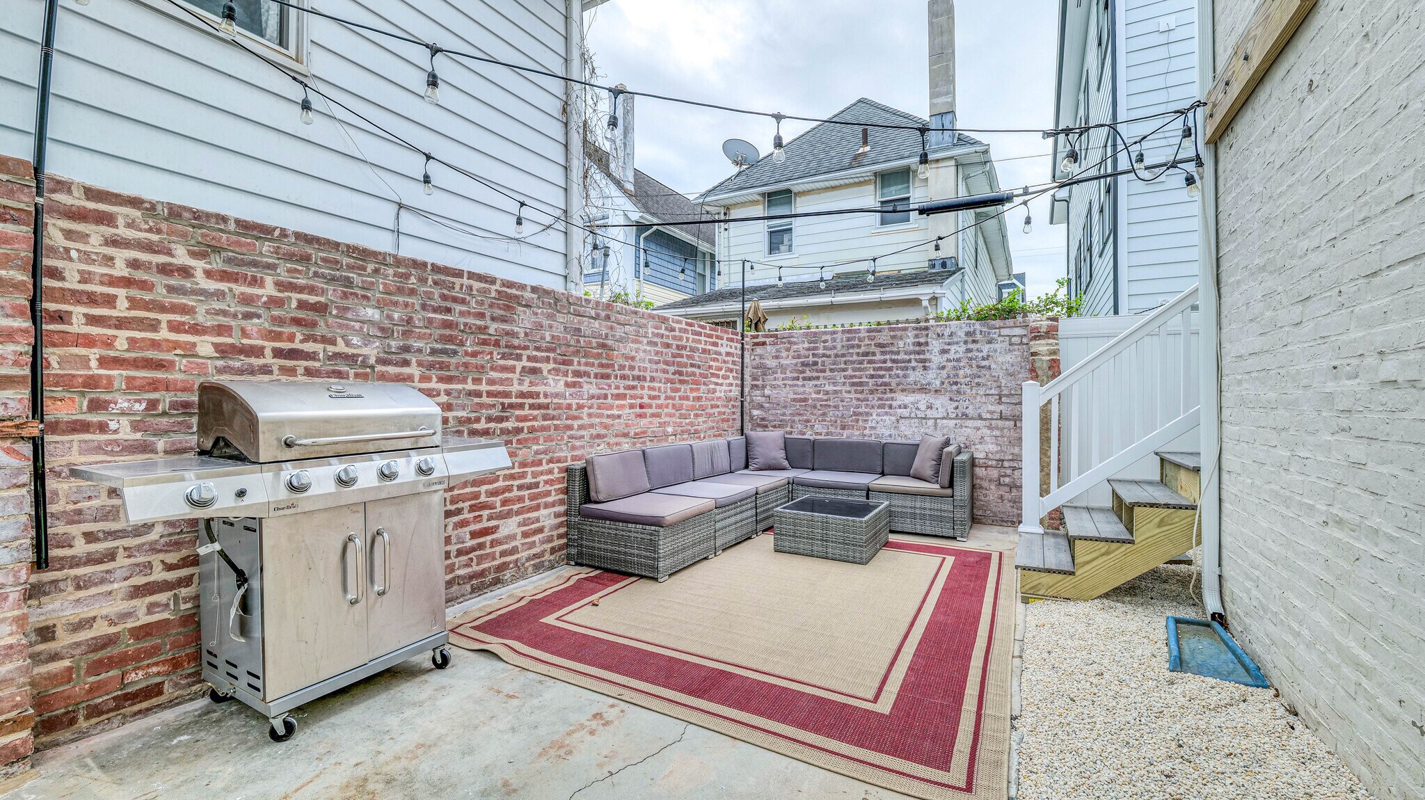 Building Photo - 14 N Vassar Sq