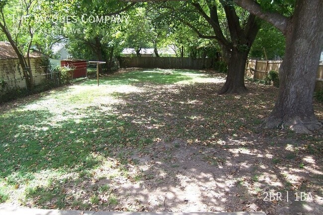 Building Photo - 2513 N Kellett Ave