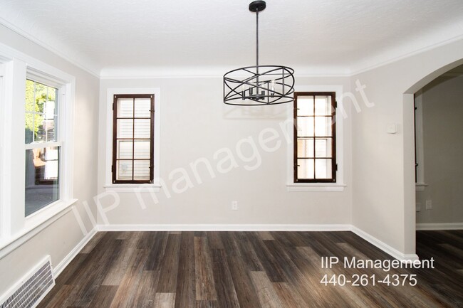 Building Photo - Stunning 3BR 2BA in Cleveland Heights!