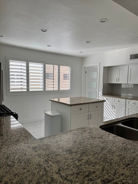 Building Photo - 18411 Collins St