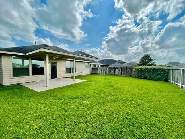 Building Photo - 21510 Sierra Long Dr