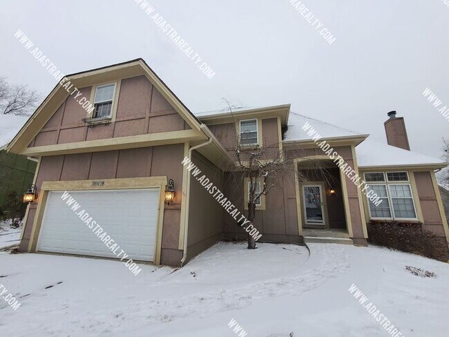 Building Photo - Gorgeous Blue Valley Home-Available NOW!!
