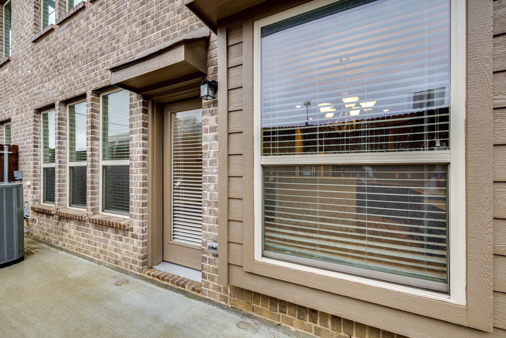 Building Photo - 4411 Samarth St