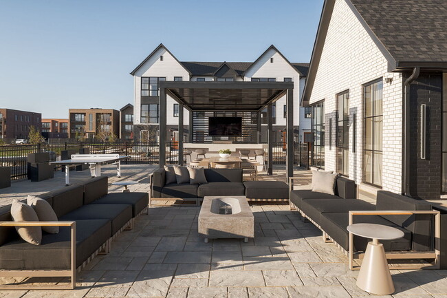 Building Photo - 8043 Fir Ct