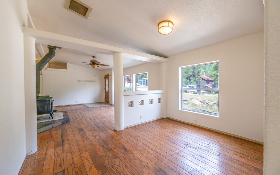 Bonus space:yoga, workout, office - 865 Silver Creek Rd