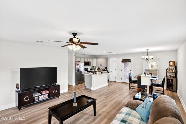 Building Photo - 18102 Evergreen Dr