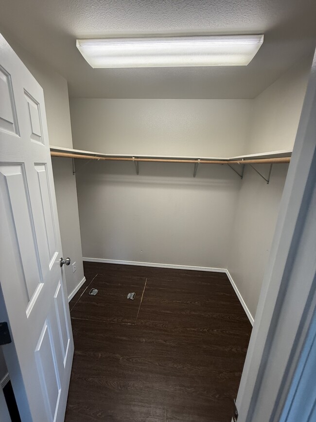 Building Photo - 4470 E Birchwood Dr