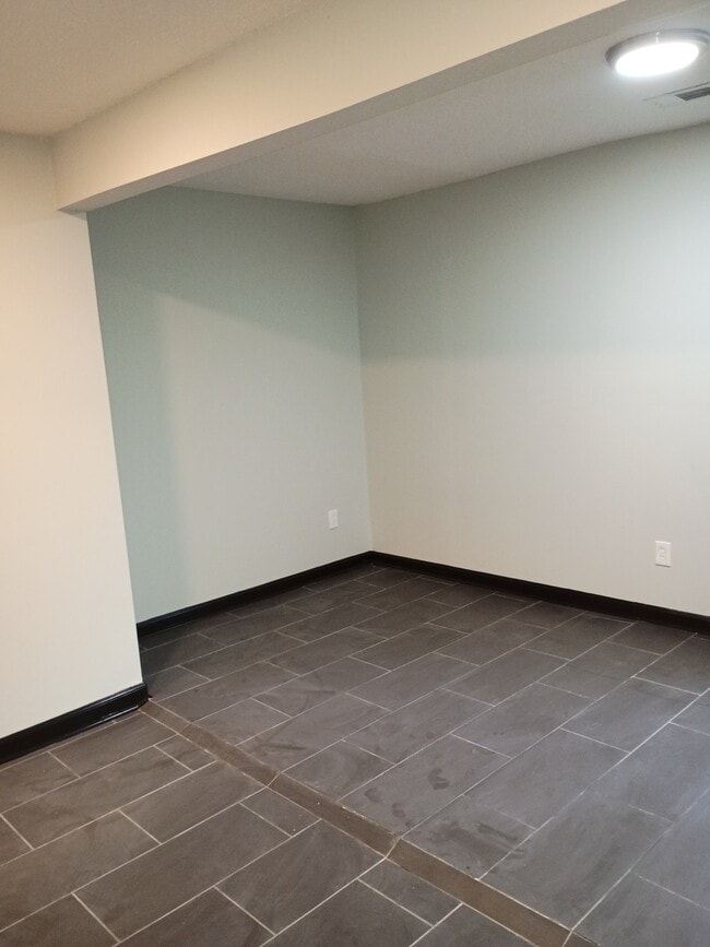 Building Photo - 2392 Zanone Ave