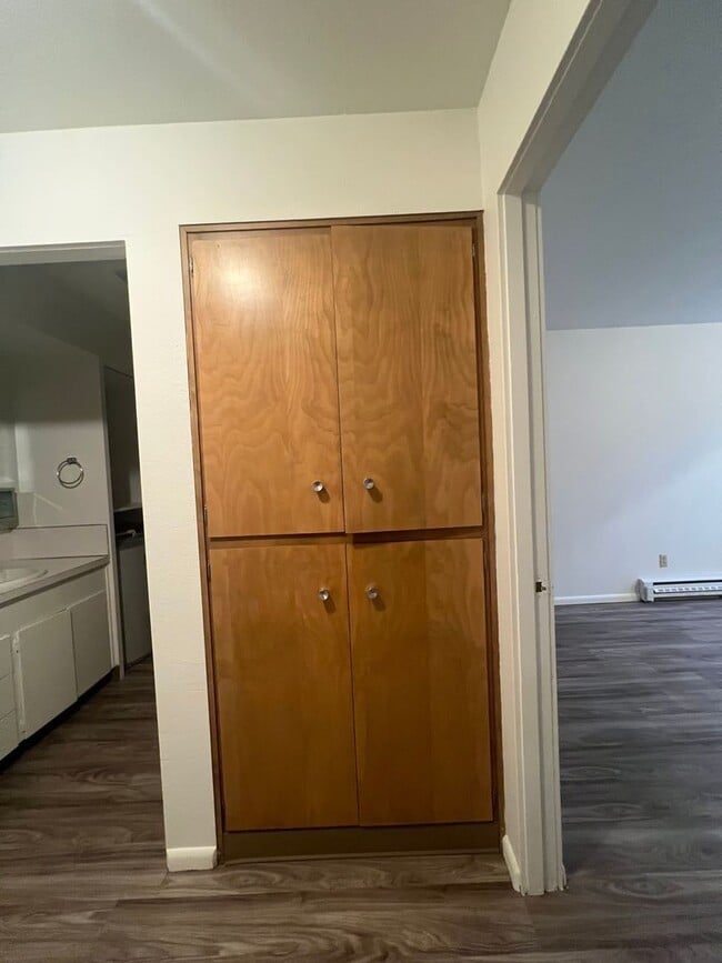 Building Photo - Rent Special - Ground Level 2 Bedroom Unit