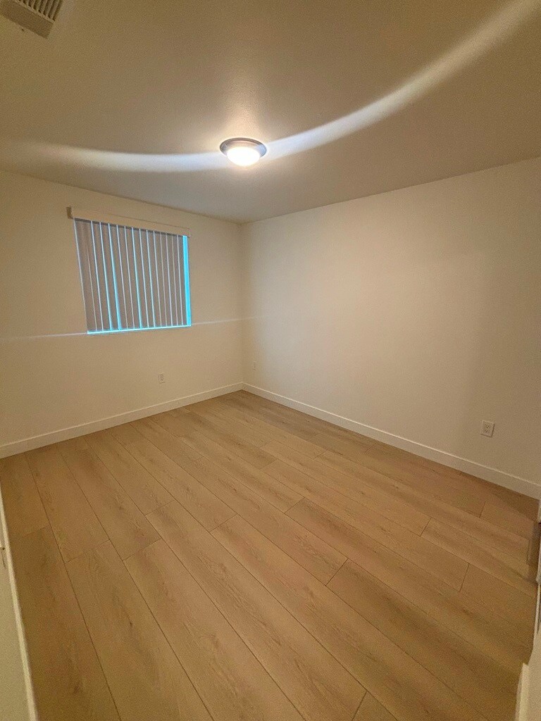 Building Photo - 438 W 71st St