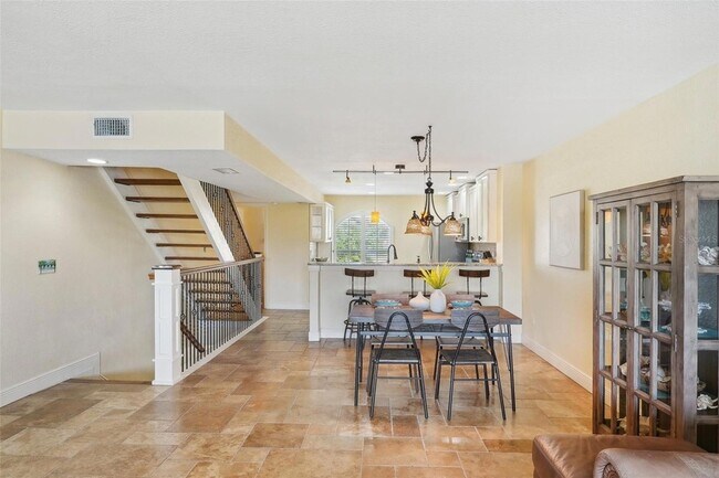 Building Photo - 637 Pinellas Bayway