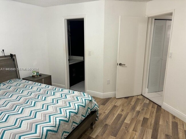 Building Photo - 9403 Fontainebleau Blvd