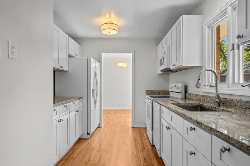 Building Photo - 2500-2502 Green Bay Rd