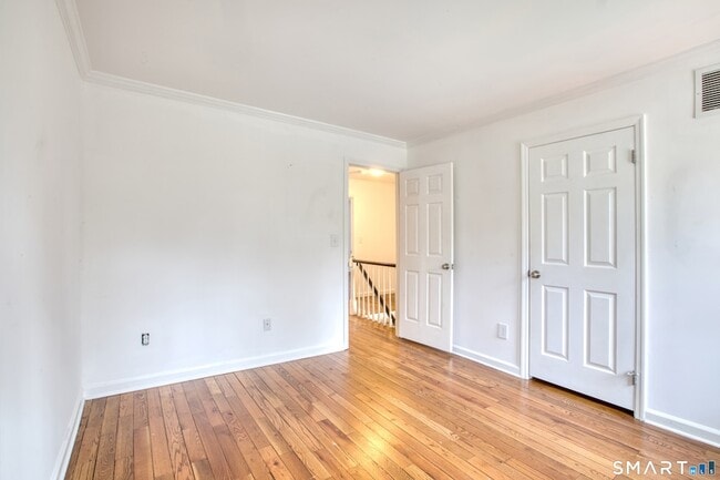 Building Photo - 9 Georgetowne N