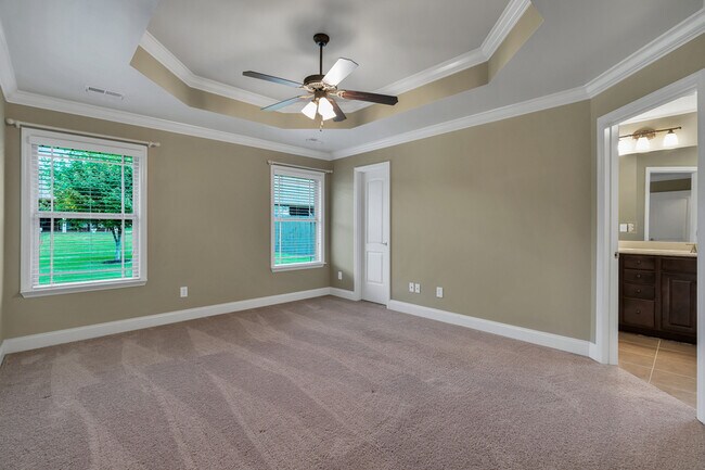 Building Photo - 128 Willow Tree Dr